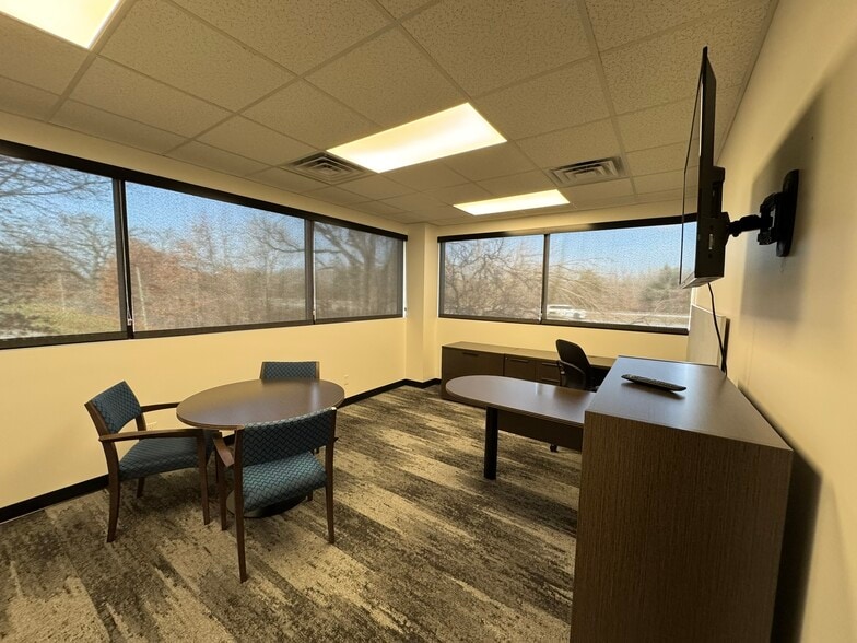 More Photos Of 2958 Gateway Dr, Elkhart Office For Sale