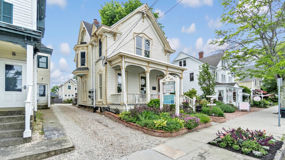 More Photos Of 449 Main St, Greenport Storefront Retail Office For Lease