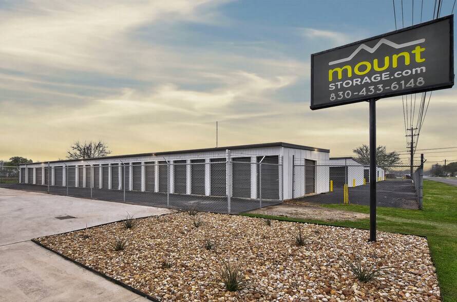 More Photos Of 1419 Fleming Dr, Seguin Self Storage For Sale