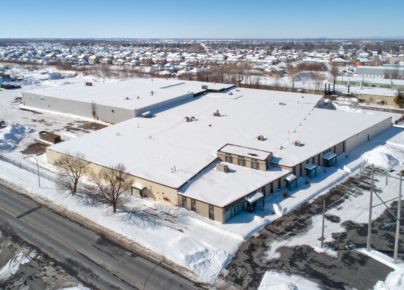 More Photos Of 2000 Boul Industriel, Chambly Warehouse For Lease