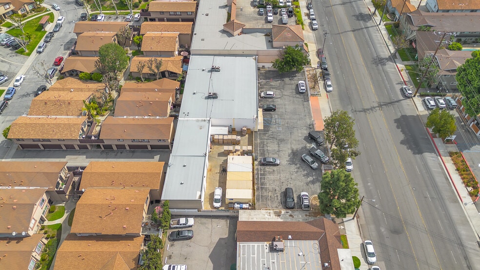 More Photos Of 8595 Rosecrans Ave, Paramount Manufacturing For Sale