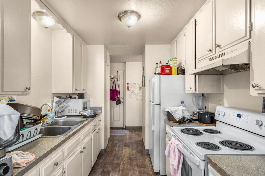 More Photos Of 100 Gatch St, Woodburn Apartments For Sale