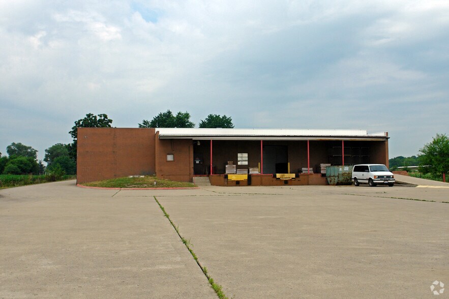 More Photos Of 4220 Springfield-Jamestown Rd, Springfield Warehouse For Lease