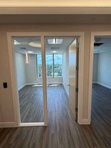 More Photos Of 2150 Goodlette-Frank Rd, Naples Office For Lease