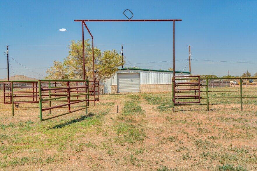 More Photos Of 510 Valencia Ave, Lubbock Warehouse For Sale