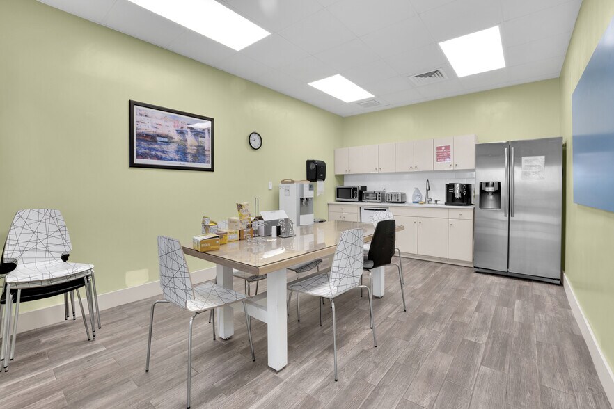 More Photos Of 1326 Progress Dr, Front Royal Flex For Sale