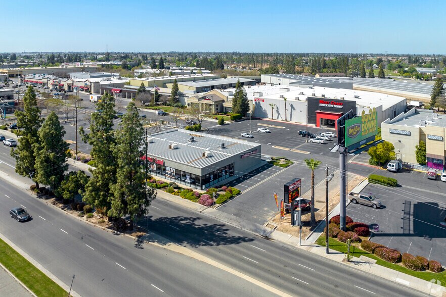 More Photos Of 4224 W Shaw Ave, Fresno Freestanding For Lease