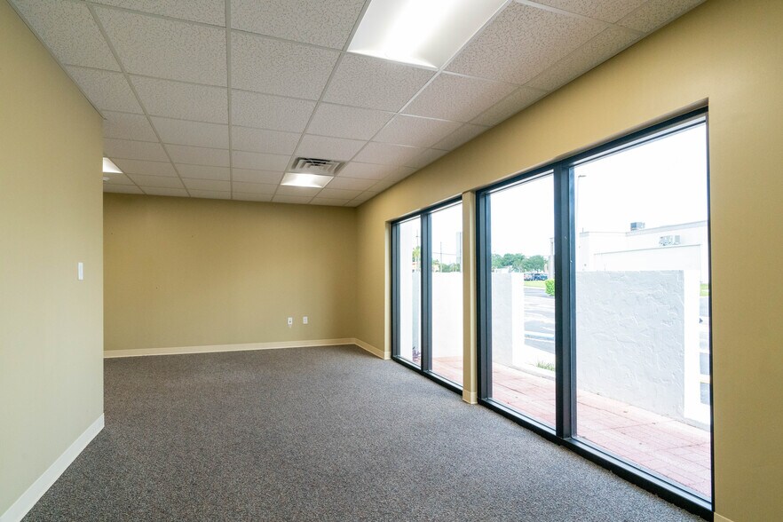 More Photos Of 12945 Seminole Blvd, Largo Unknown For Lease