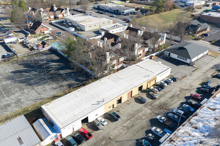Primary Photo Of 6509 Dickens Pl, Richmond Auto Repair For Sale