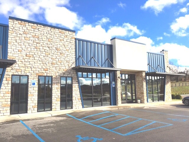 More Photos Of 601 Keene Centre Dr, Nicholasville Bank For Lease
