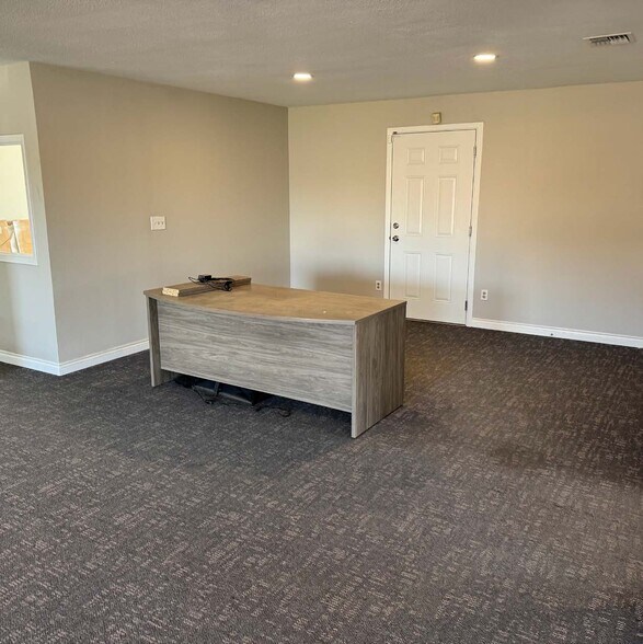 More Photos Of 33935 Highway 99E, Tangent Office Residential For Lease