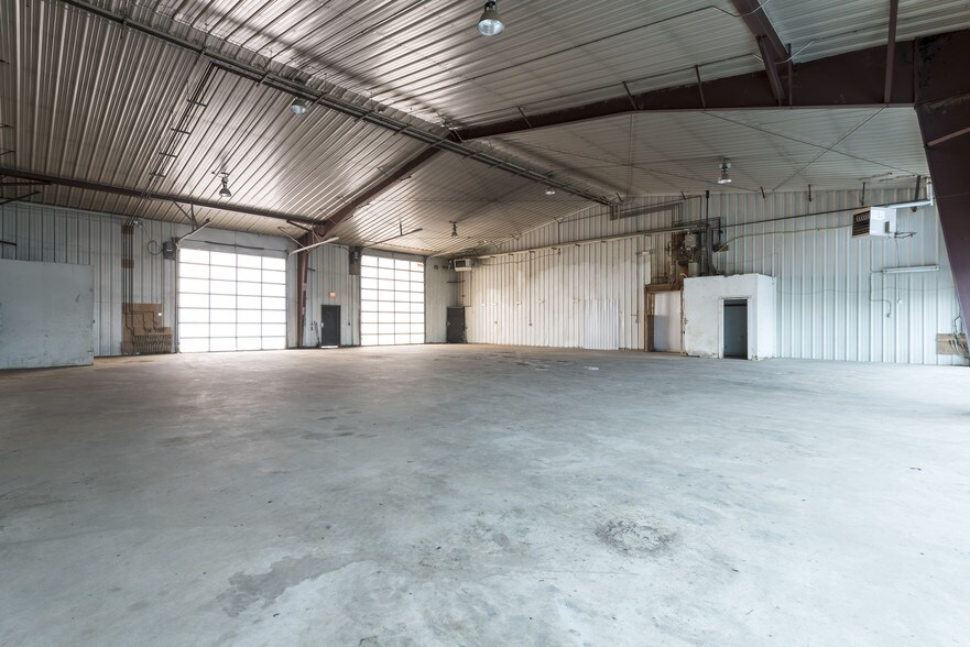 More Photos Of 145 MacMillan Rd, Fort McMurray Flex For Lease