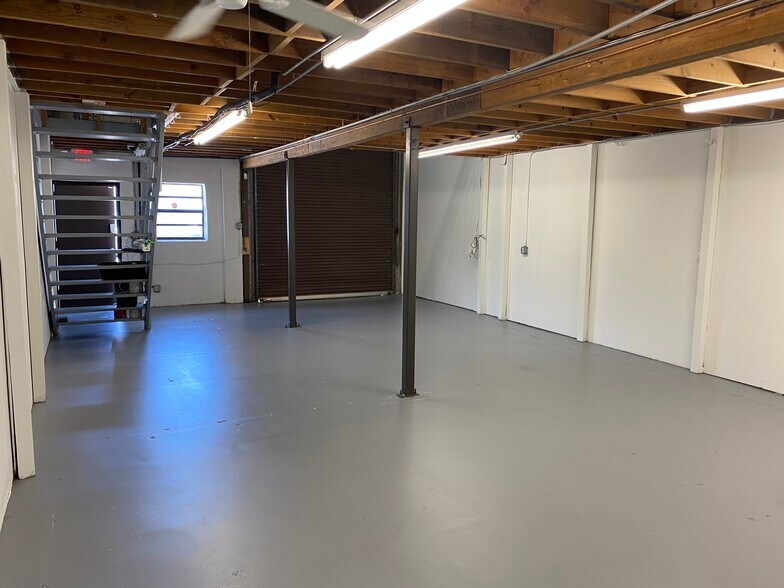 More Photos Of 7024 SW 21st Pl, Davie Warehouse For Lease
