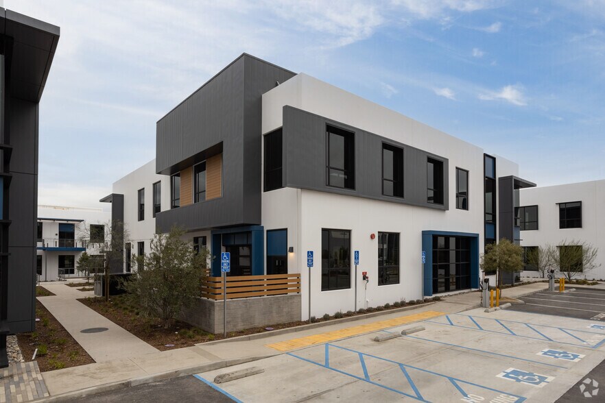 More Photos Of 3001 N Hollywood Way, Burbank Unknown For Lease