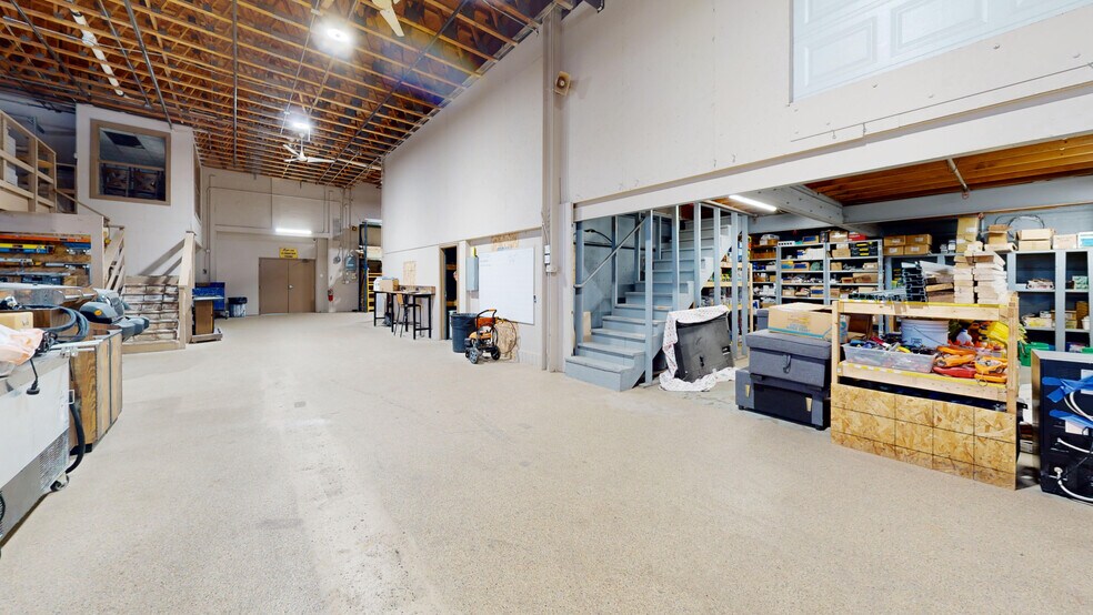 More Photos Of 111 S Lake St, Montgomery Service For Sale