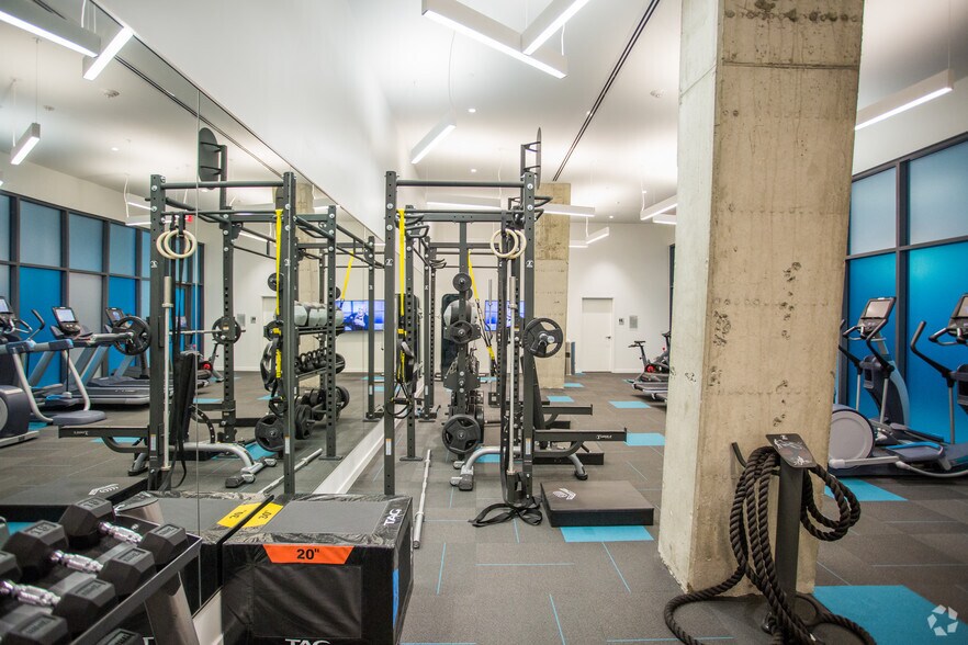 More Photos Of 1008 N Glebe Rd, Arlington Apartments For Lease