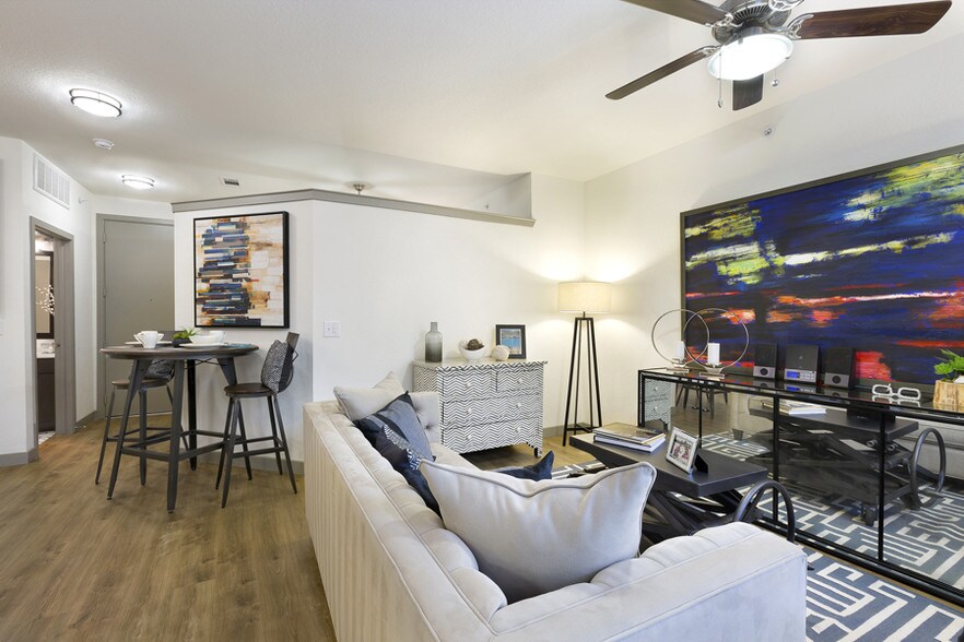 More Photos Of 403 E Koenig Ln, Austin Apartments For Lease