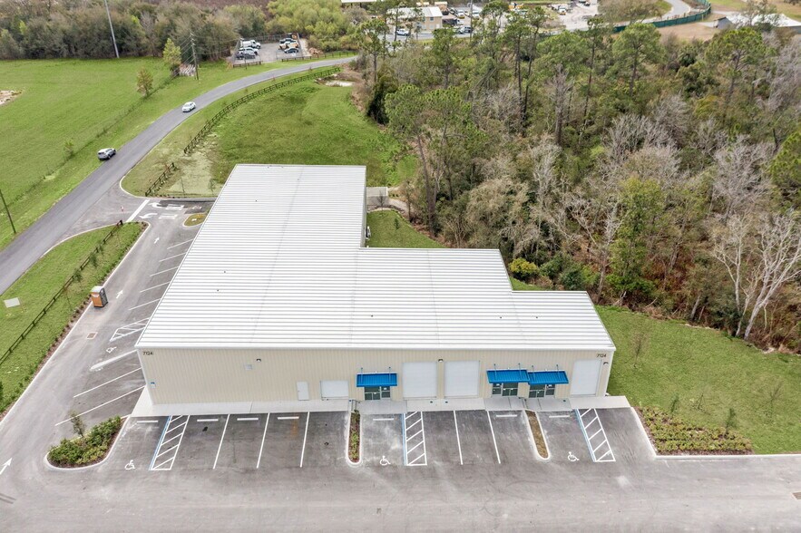 More Photos Of 7120 Sampey Rd, Groveland Business Park For Lease