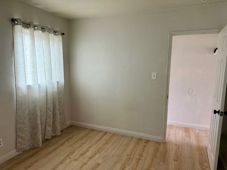 More Photos Of 695 W 17th St, San Bernardino Apartments For Sale