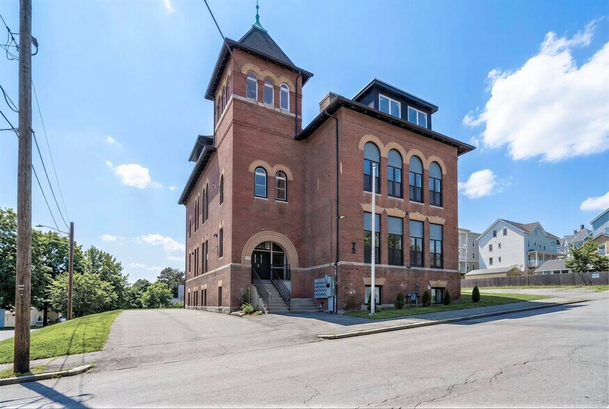 More Photos Of 72 Kendrick Ave, Woonsocket Schools For Sale