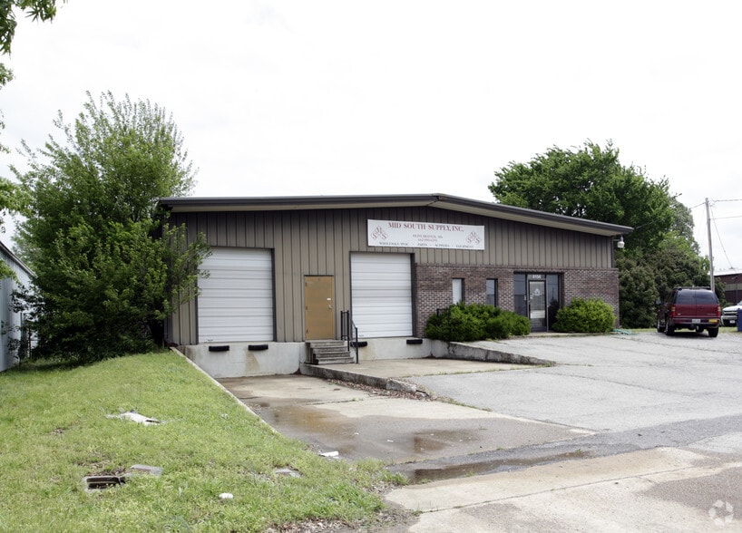More Photos Of 8158 Industrial Dr, Olive Branch Warehouse For Lease
