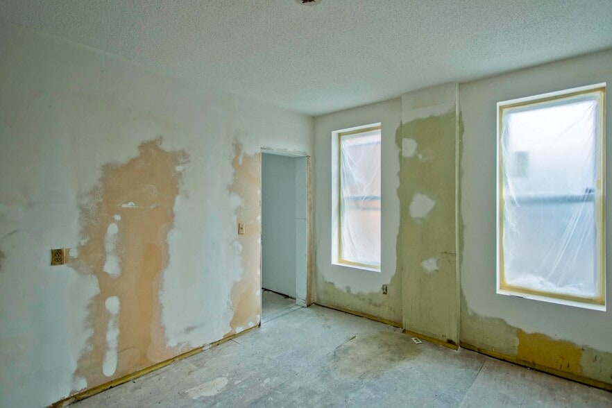 More Photos Of 445-447 High St, Holyoke Storefront Retail Residential For Sale