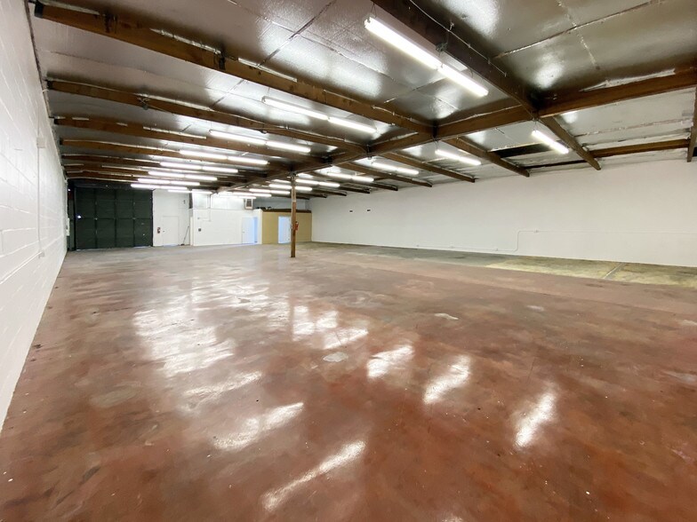 More Photos Of 1100 E 14th Pl, Los Angeles Warehouse For Lease
