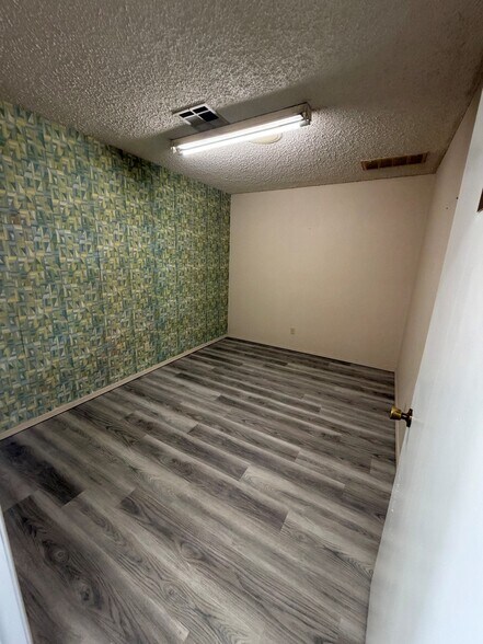 More Photos Of 2602 Chandler Rd, Muskogee Office For Sale