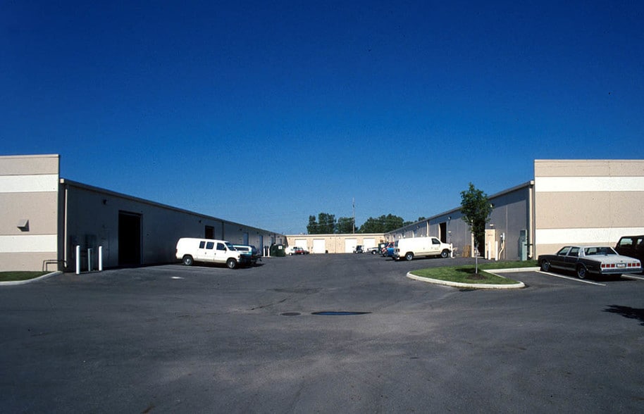 More Photos Of 6155 Huntley Rd, Columbus Showroom For Lease