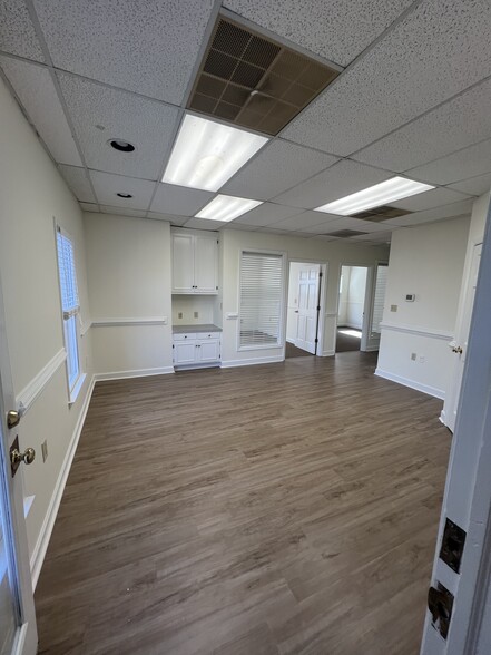 More Photos Of 6813 Fairview Rd, Charlotte Medical For Lease