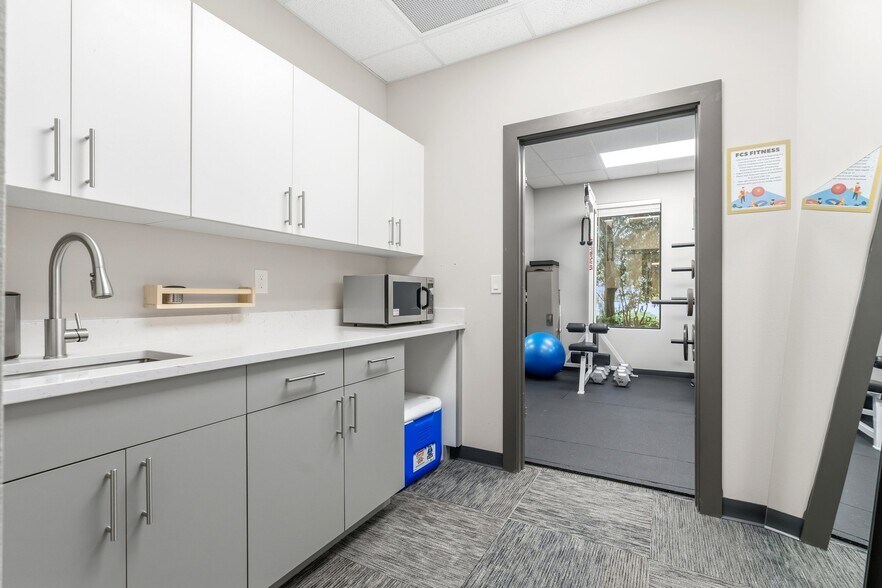 More Photos Of 131 S Country Club Rd, Lake Mary Office For Sale