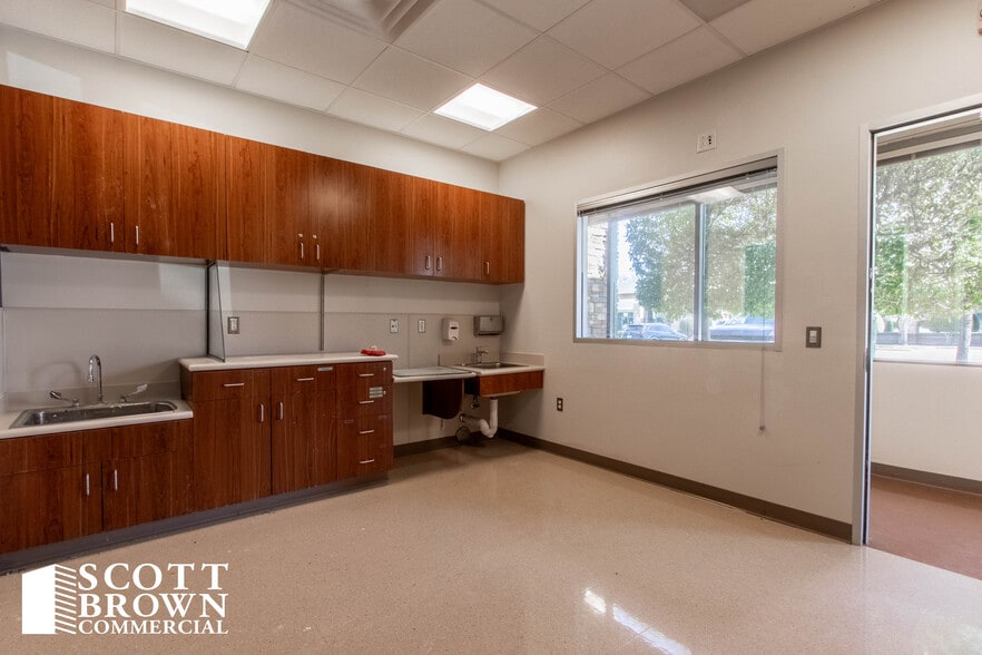 More Photos Of 2700 Village Pky, Highland Village Office For Lease