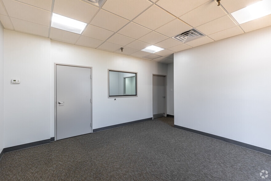 More Photos Of 2154 W Northwest Hwy, Dallas Unknown For Lease