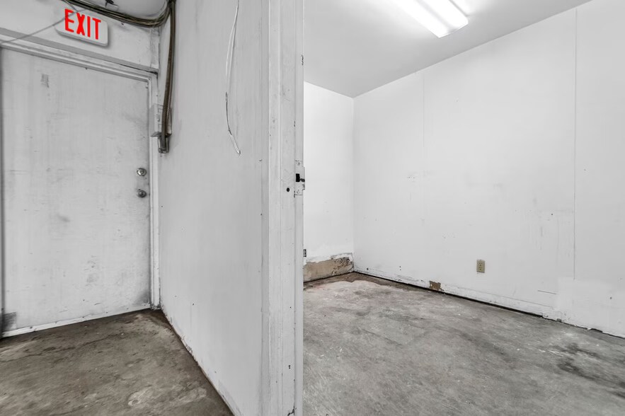 More Photos Of 1220 S Washington Ave, Titusville Convenience Store For Lease