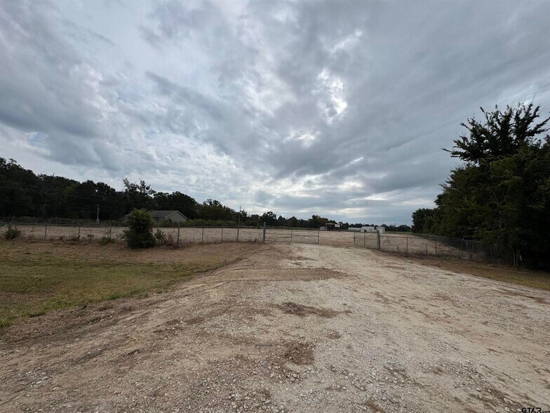 More Photos Of 9182 S US Highway 79, Palestine Service For Lease