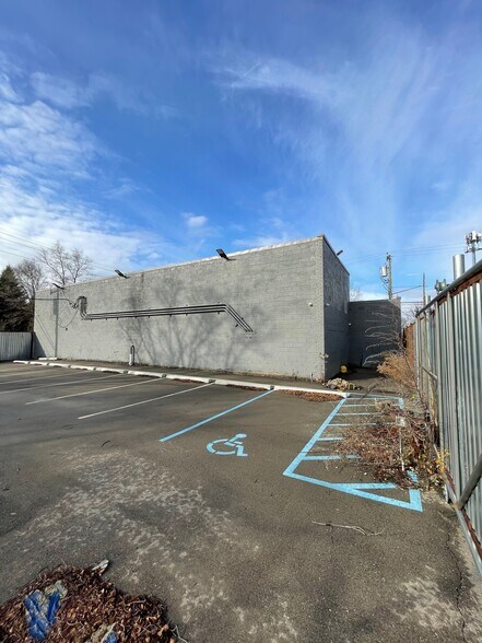 More Photos Of 8107 Military St, Detroit Warehouse For Sale