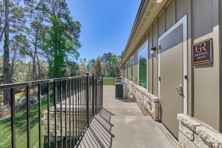 More Photos Of 1902 Longmire Road, Conroe Medical For Lease