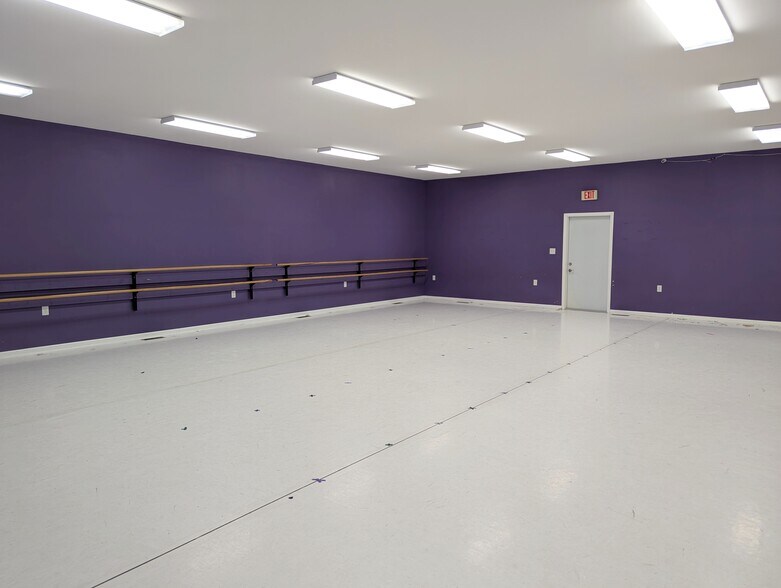 More Photos Of 1110 School st, Hillsboro Flex For Sale