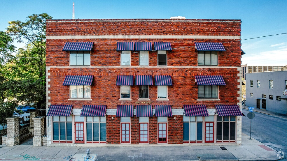 More Photos Of 454 Soledad St, San Antonio Office For Lease