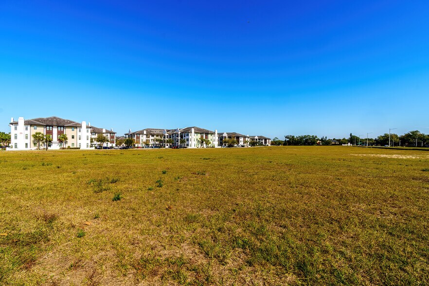 More Photos Of 1070 Maitland Blvd, Maitland Unknown For Lease