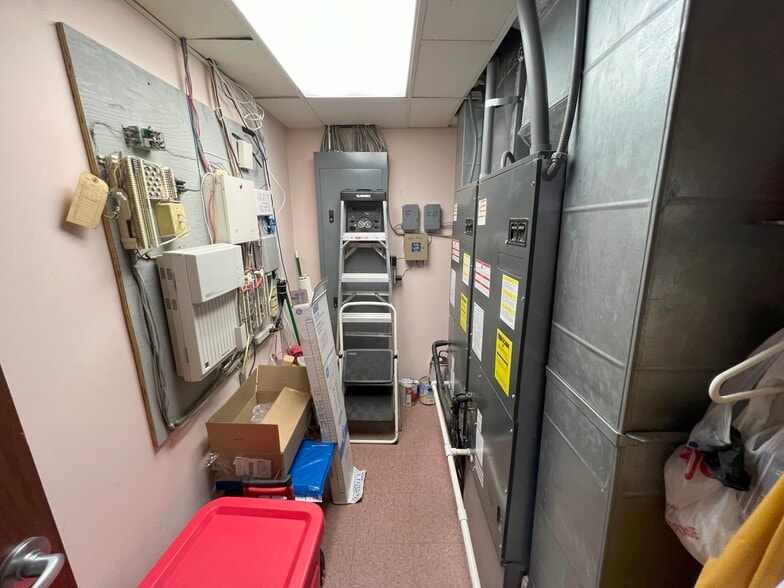 More Photos Of 5757 Glenway Ave, Cincinnati Medical For Sale