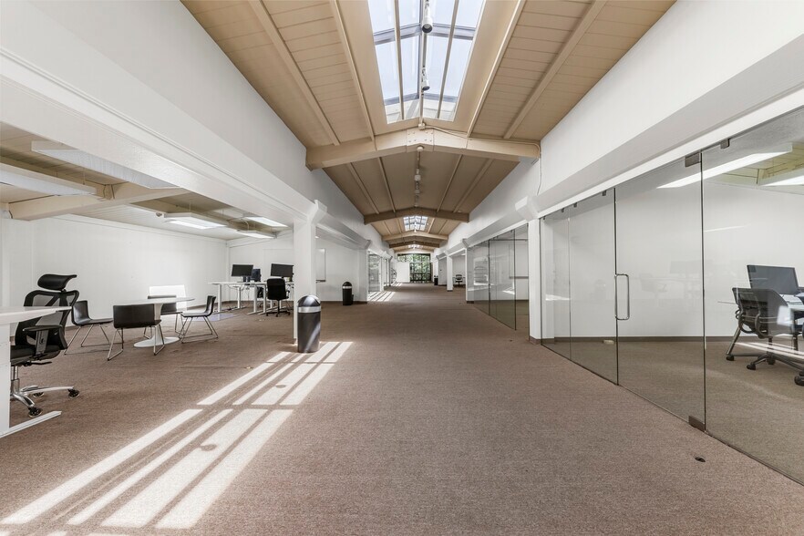 More Photos Of 580 College Ave, Palo Alto Office For Lease