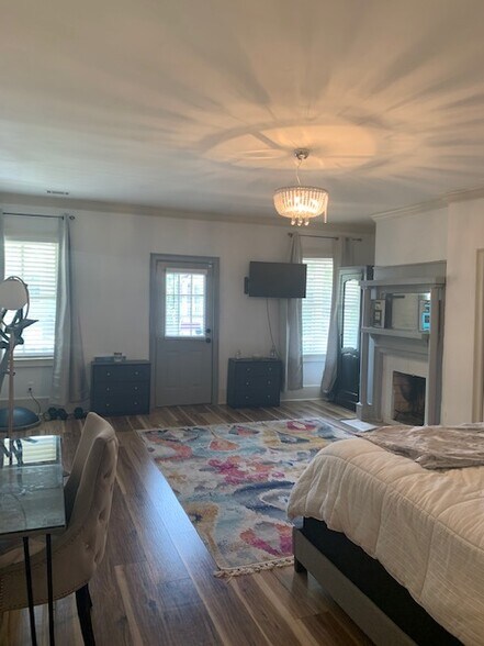 More Photos Of 1115 Whitaker St, Savannah Storefront Retail Residential For Sale