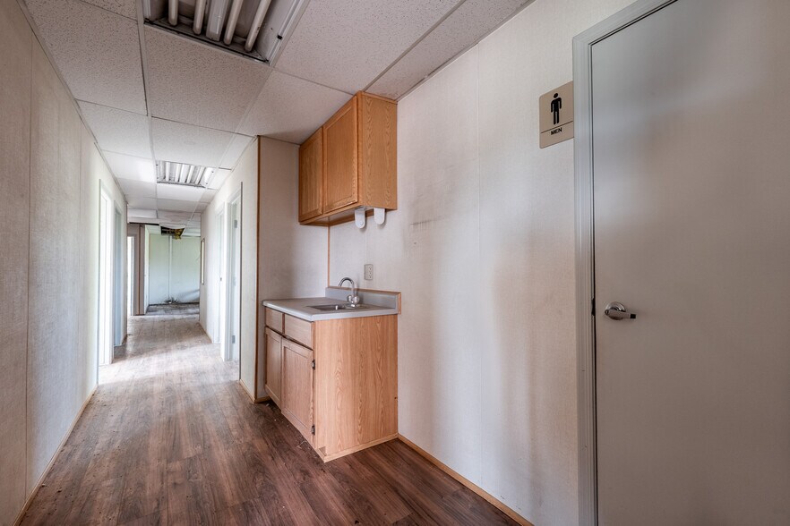 More Photos Of 500 Parsons, Walsenburg Specialty For Sale