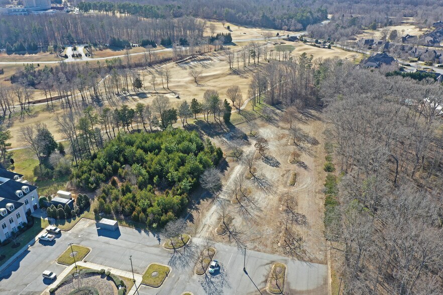 More Photos Of 4506 Weybridge Ln, Greensboro Office Residential For Lease