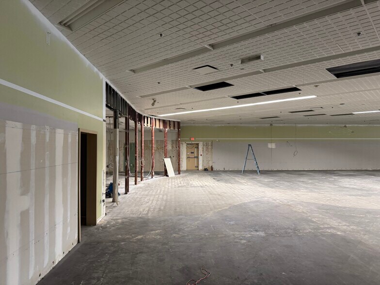 More Photos Of 7859 Firestone Blvd, Downey Drugstore For Lease