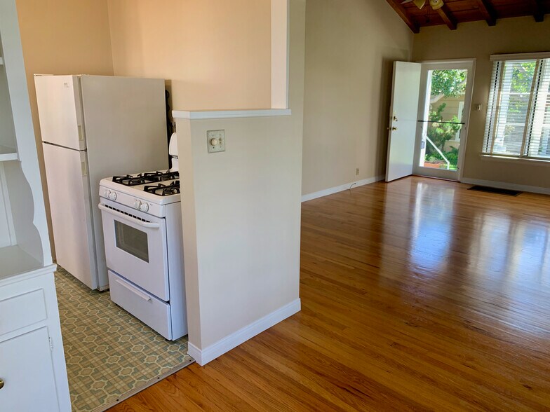 More Photos Of 375 Aster St, Laguna Beach Apartments For Sale