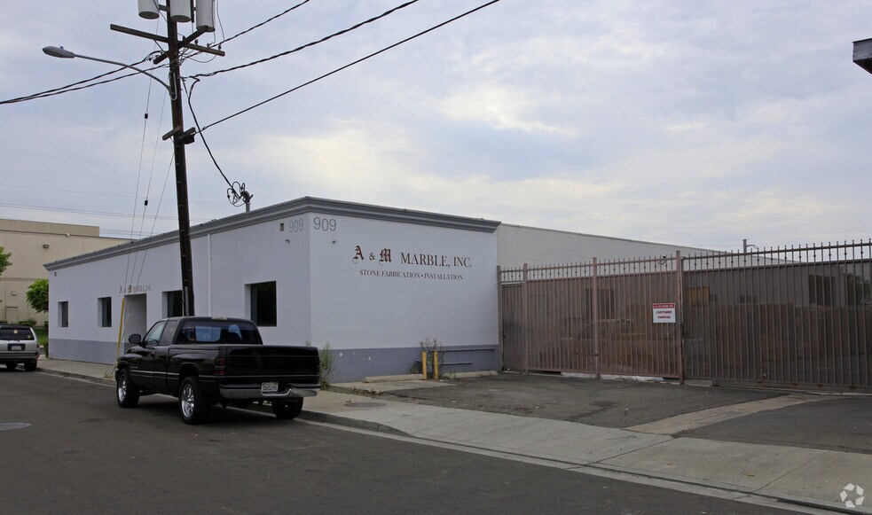 Primary Photo Of 909 E Arlee Pl, Anaheim Warehouse For Lease