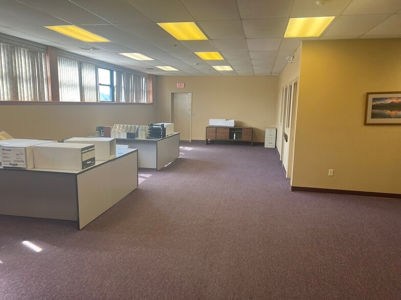 More Photos Of 570 Tolland St, East Hartford Distribution For Sale