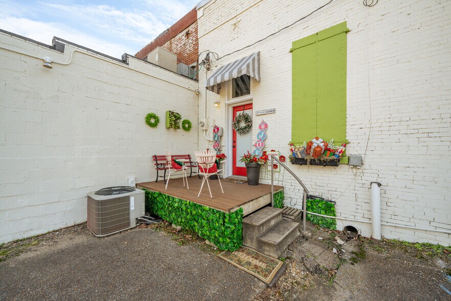 More Photos Of 104 E Main St, Adamsville General Retail For Sale